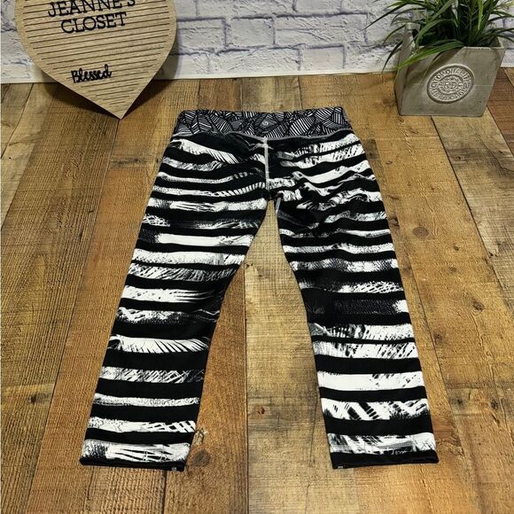 Lululemon Wunder Under Crop II Full-On Luon Shady Palms/Banana/Leaf/Gingham 8 - Picture 3 of 15